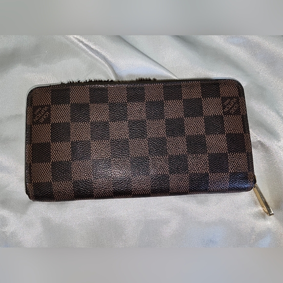Louis Vuitton Handbags - Louis Vuitton Damier Fixer Zip Around Wallet Vintage Authentic